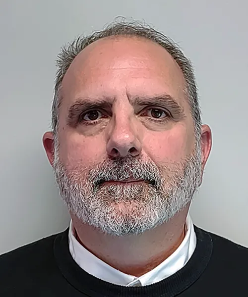 Head shot of Andrew Weiss