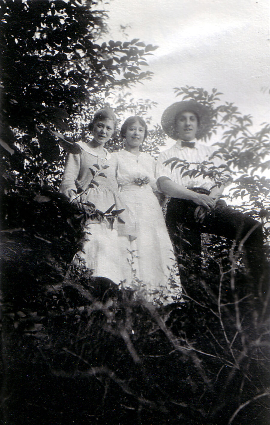 Photo of Margaret Henson (BSLA 1918), Lucia B Fox (BSLA 1918) and unidentified person