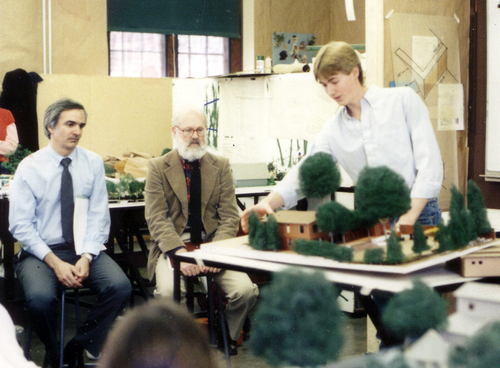 Photo of Professors Vince Bellafiore and Terry Harkness reviewing work by Jeffrey Richter (BLA 1988)