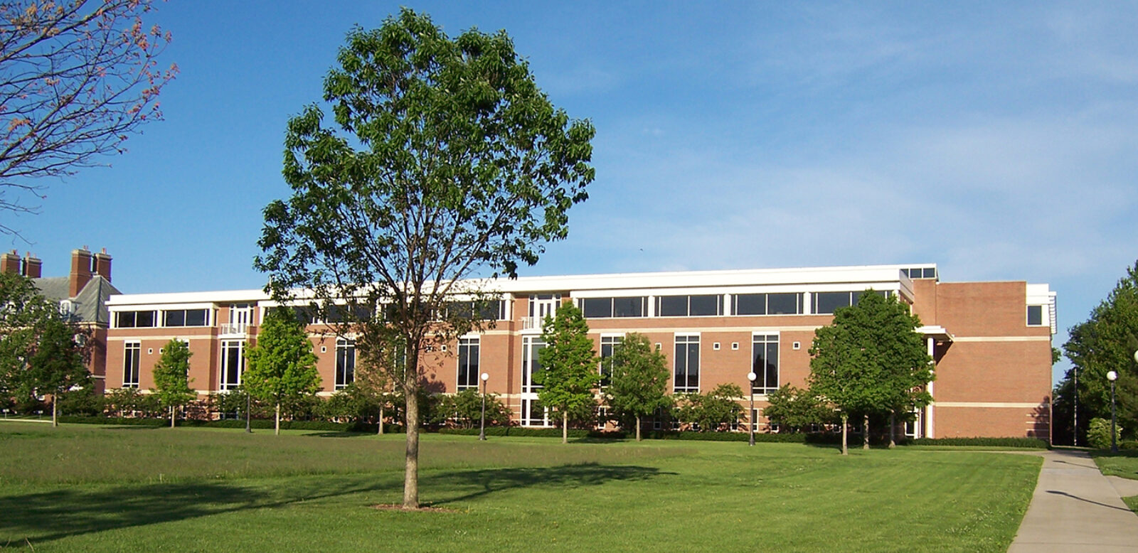 Photo of newly completed Temple Buell Hall (1995) seen from east