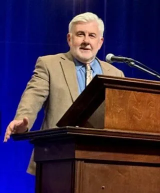 Image of Jeffrey Magee at lectern