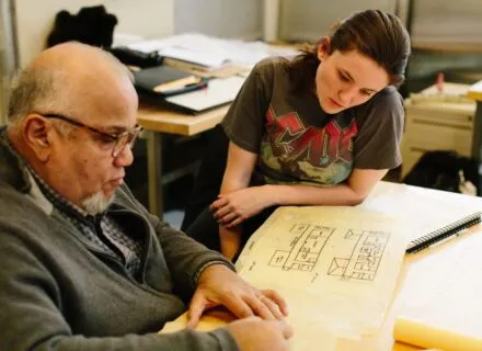 professor/adivsor working with student