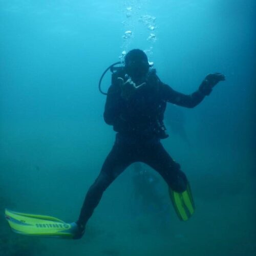 Photo of Omar under the ocean in scuba gear