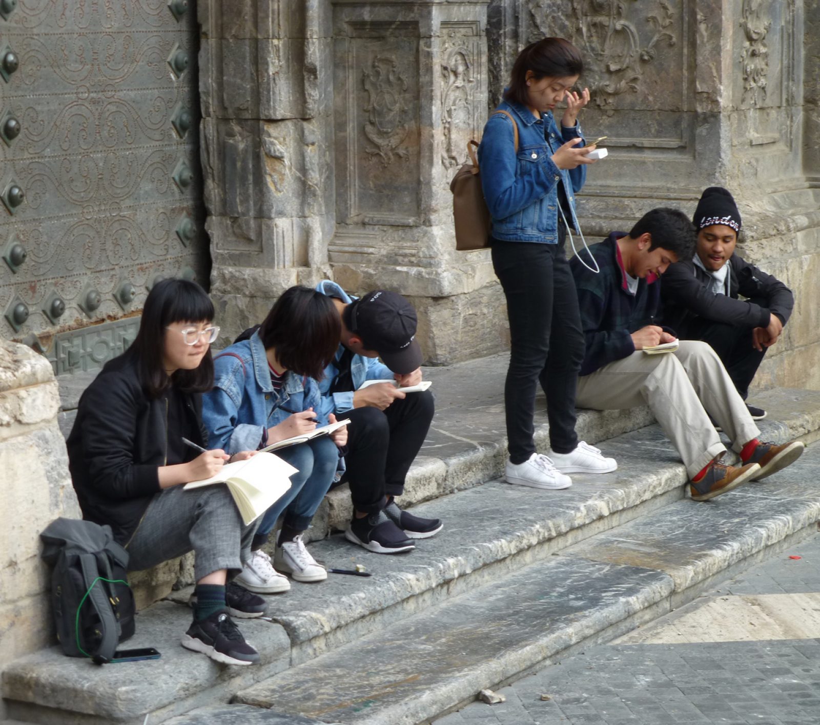 Students sketching outside in Barcelona 