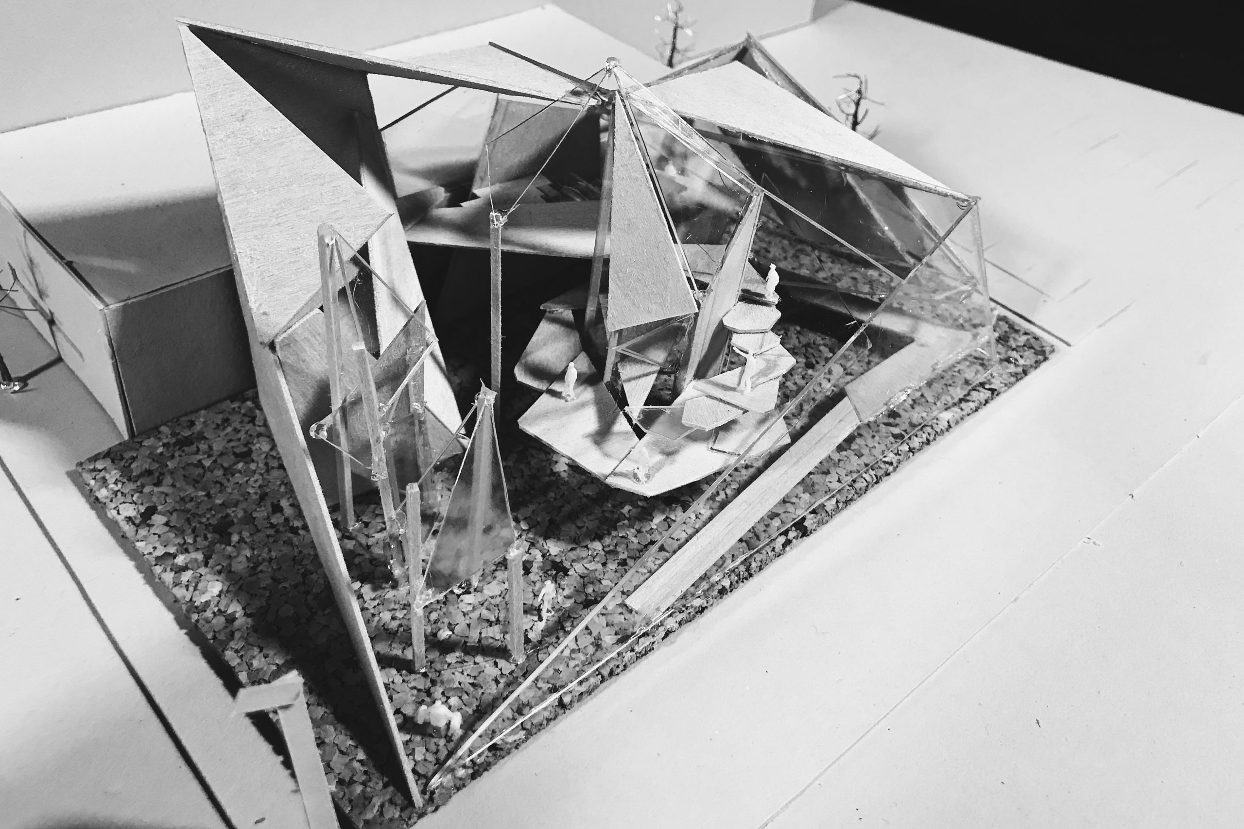 Model made of fragmented planes