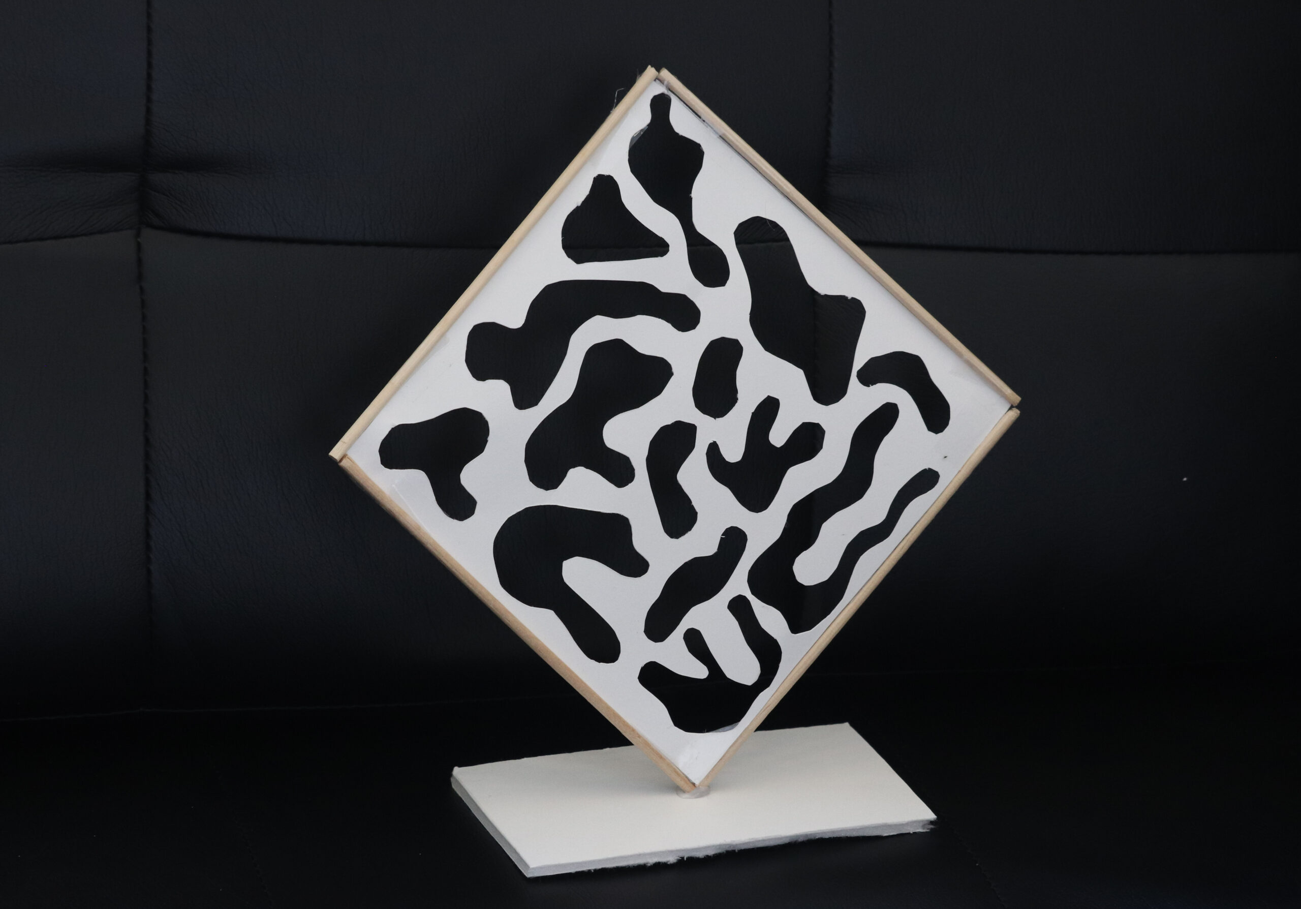 picture with wavy cut outs