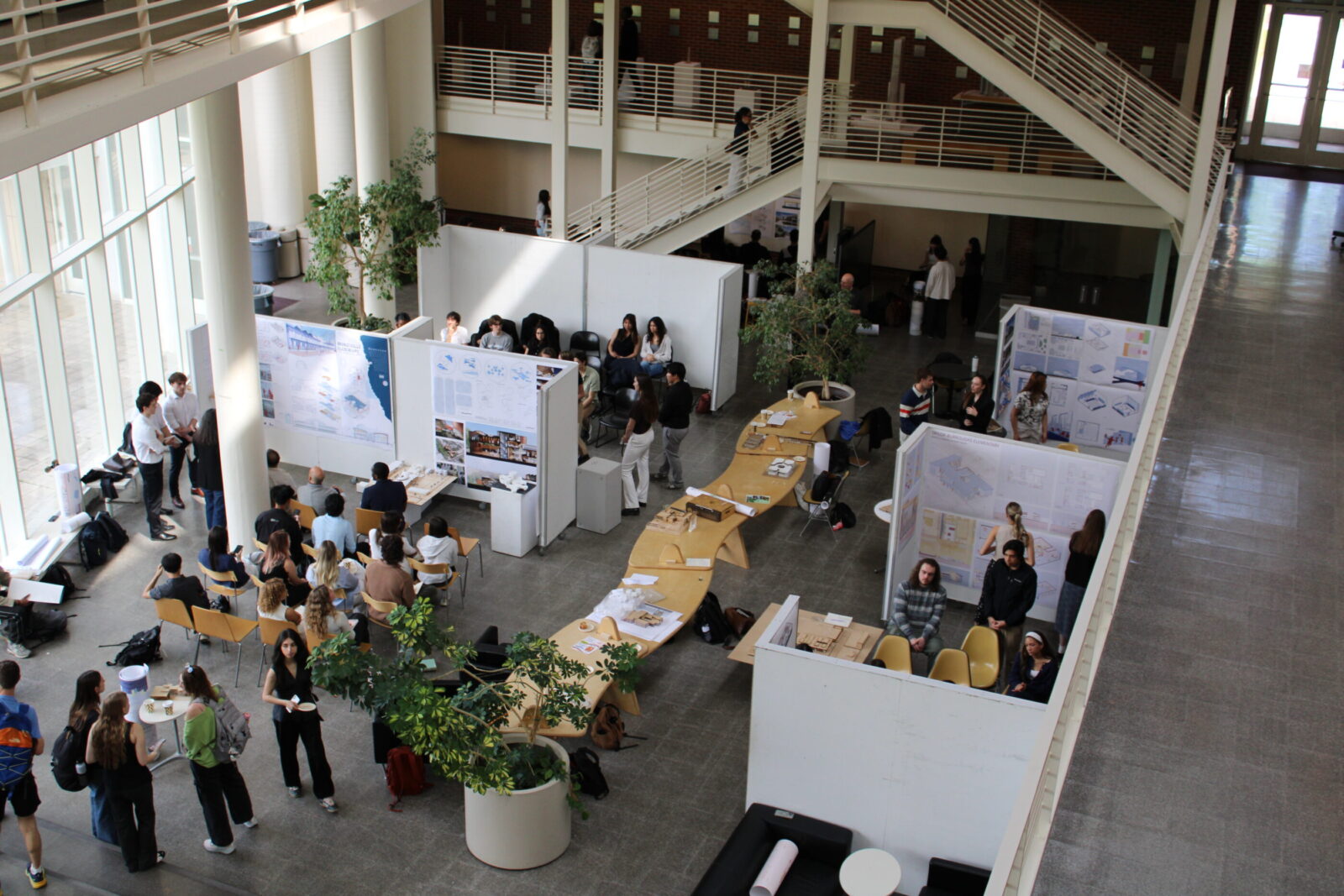 z panels organized around a big table in the atrium