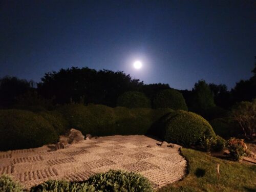 The dry rock garden evokes seasonality through the raked patterns such as this checkered patterned executed for Tsukimi to resemble rice paddies.