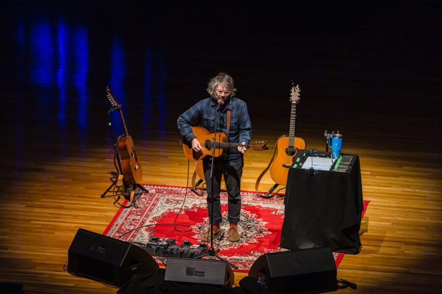 Jeff Tweedy playing guitar